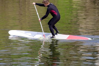 atletik erkek dimdik kürek tahtayı Sup05