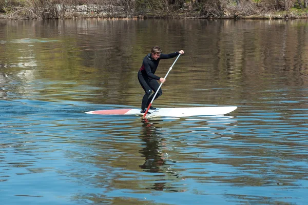 Athletischer Mann Stand Up Paddle Board Unterstützung 03 — Stockfoto