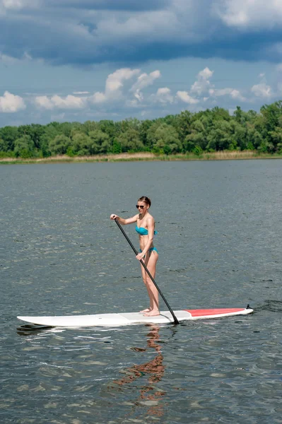 SUP Stand up paddle board woman paddle boarding07 — Fotografie, imagine de stoc