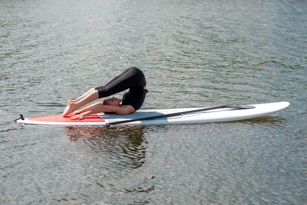 Sup a fiatal szép lány jóga meditation08 — Stock Fotó