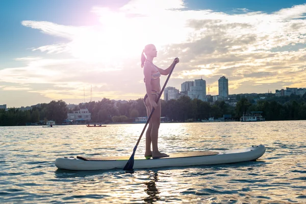 SUP Stand up paddle board mulher remo boarding17 — Fotografia de Stock