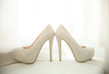 Rhinestones gelin beyaz ayakkabılarla zarif