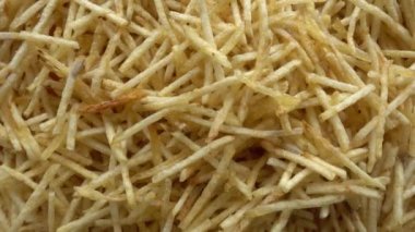 Patates kızartmasının dönüşümlü üst görüntüsü. Kızarmış patates arka planı