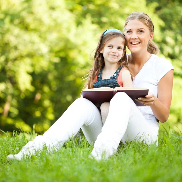 Leisure time in park — Stock Photo, Image