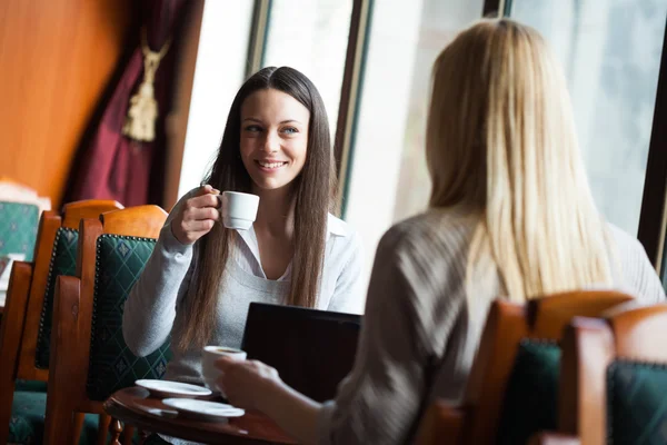 Γυναίκες σε café壁紙が付いているタイル — Φωτογραφία Αρχείου