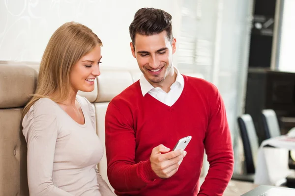 Pareja en la cafetería — Foto de Stock