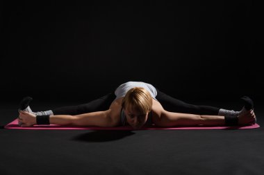 Yoga yapan kadın