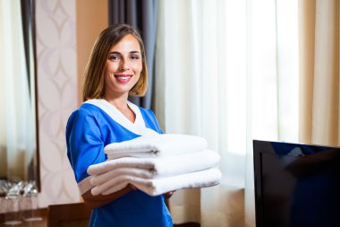 iş yerinde otel hizmetçisi