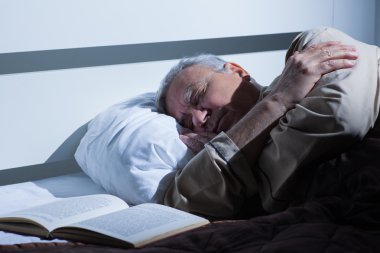 Komuta sizde yatakta