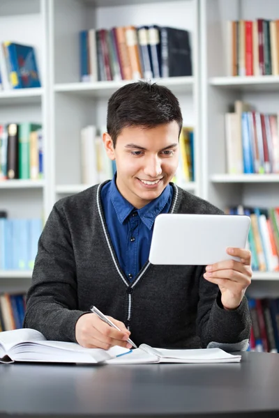 Student in library — Stock Photo, Image