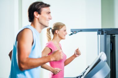 iki spor salonu içinde