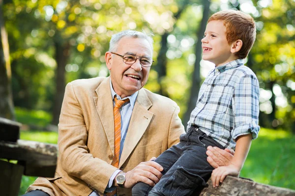 Grand-père et petit-fils — Photo