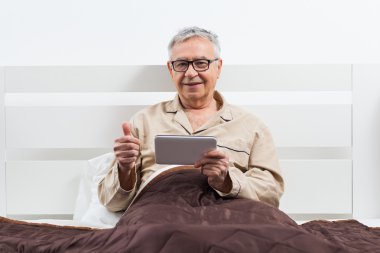 Komuta sizde yatakta