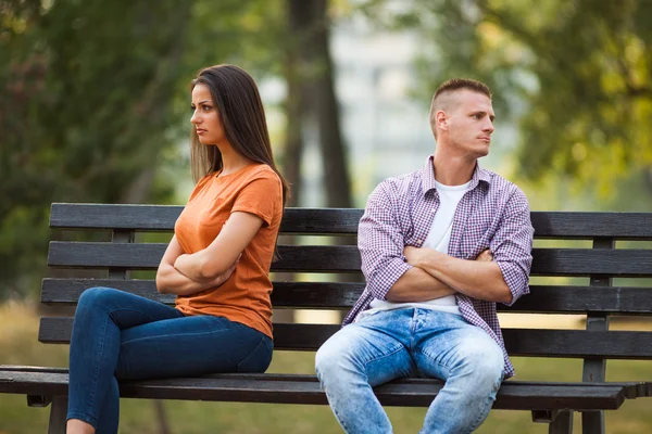 Couple in park — Stock Photo, Image