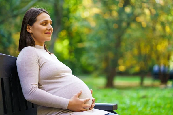 Pregnant Enjoying Sunny Day Park Autumn — Stock Photo, Image