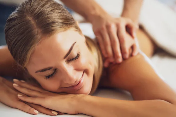 Professional Masseur Doing Therapeutic Massage Woman Enjoying Massage Her Home — Stock Photo, Image