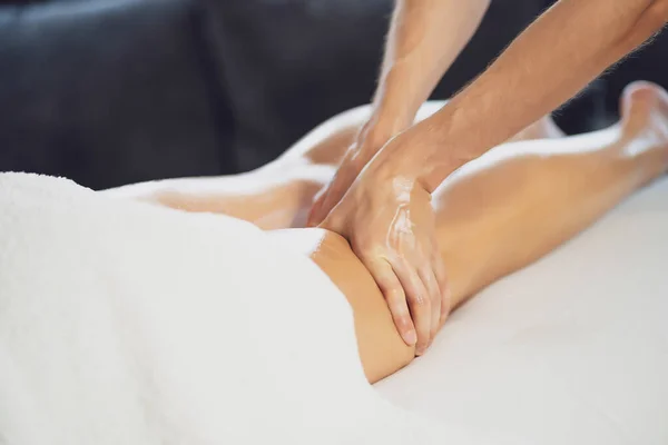 Professional Masseur Doing Therapeutic Massage Woman Enjoying Massage Her Home — Stock Photo, Image