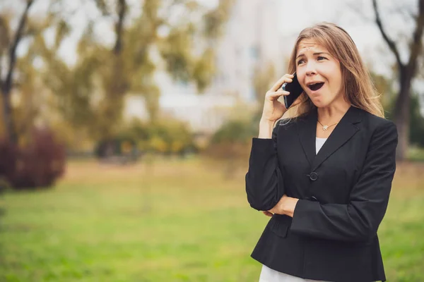 Outdoor Portrait Happy Businesswoman Who Talking Phone — Stock Photo, Image