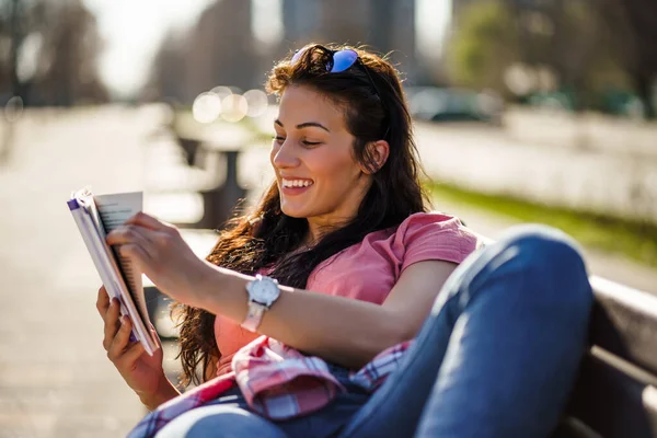 Happy Young Woman Enjoying Sunny Day Outdoor City She Reading — Foto de Stock