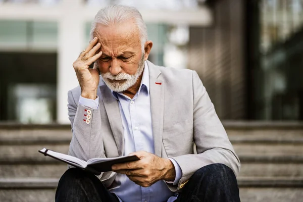 Senior Businessman Pensive Thinking His Schedule — Stock Photo, Image