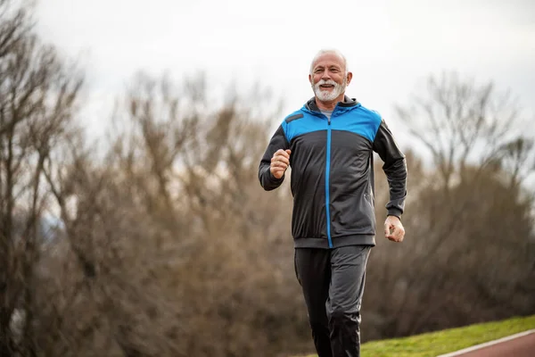Uomo Anziano Attivo Sta Facendo Jogging Stile Vita Sano Pensionamento — Foto Stock