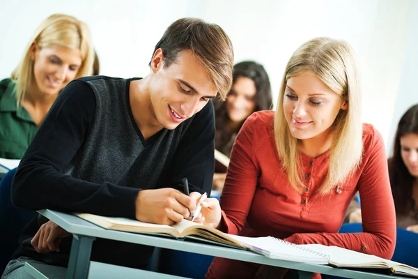 Estudantes em classe — Fotografia de Stock