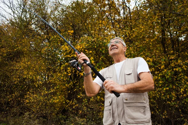 Senior manusia memancing — Stok Foto