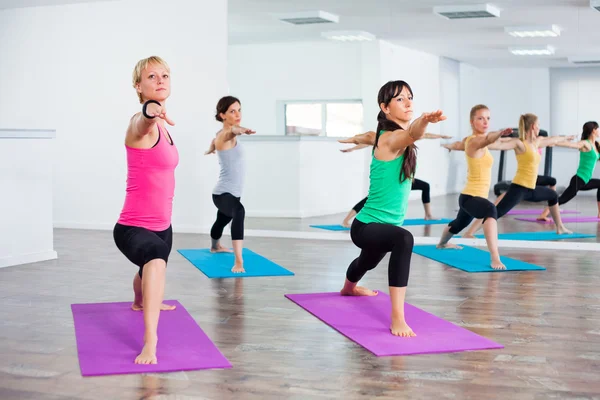 Lezione di yoga — Foto Stock