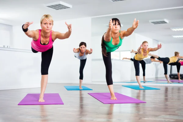 Lezione di yoga — Foto Stock