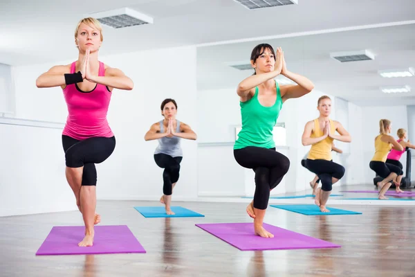 Lezione di yoga — Foto Stock