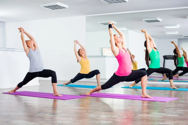 Yoga klasse — Stockfoto