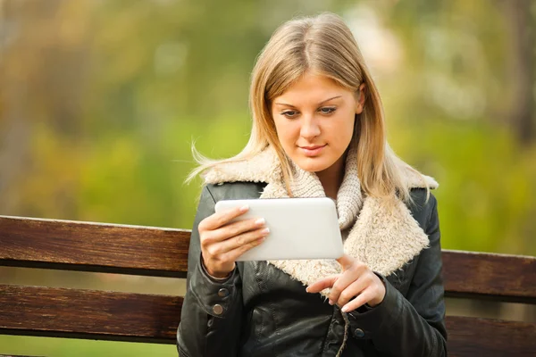 Woman in park — Stock Photo, Image