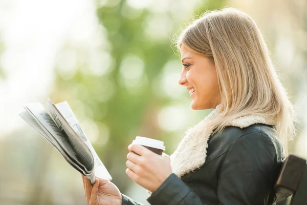 Woman in park — Stock Photo, Image