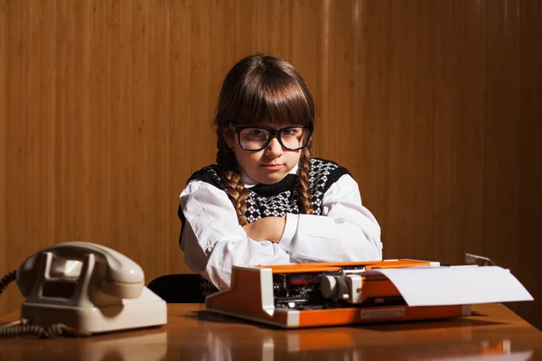 Little girl runs a business — Stock Photo, Image