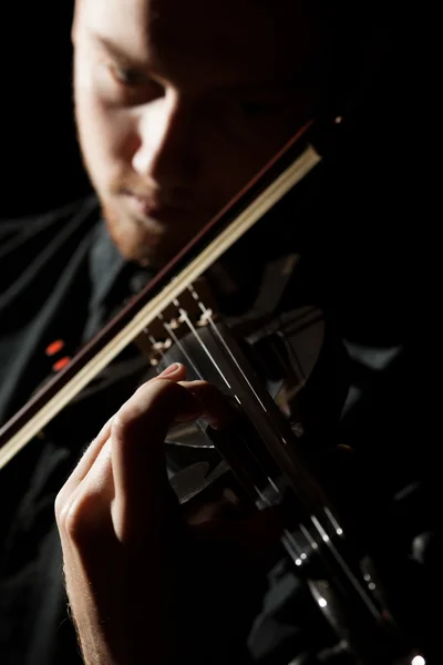 Homem tocando violino — Fotografia de Stock