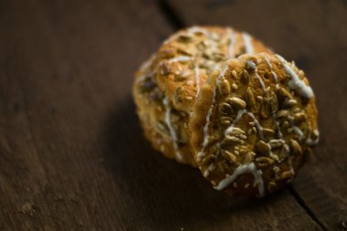 ahşap zemin üzerinde kurabiye