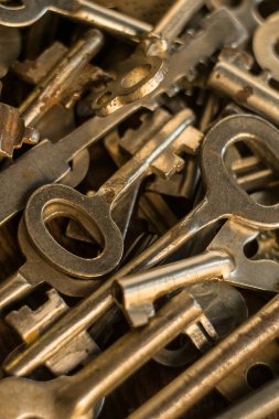 Ahşap arka plan üzerinde tuşları kümesi. görüntü arka plan ile sıkı odak