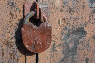 Paslı grunge metal sokak doku fotoğraf kümesi.