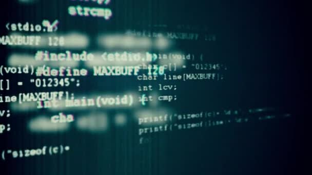 Programación de código corriendo por un terminal de pantalla del ordenador — Vídeo de stock