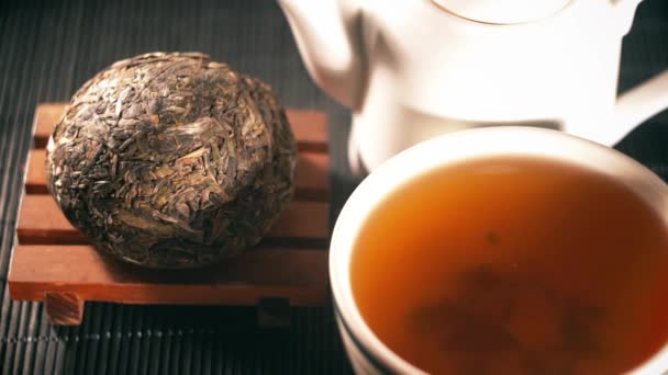 Te. Kinesiskt te. Puer slags te — Stockvideo