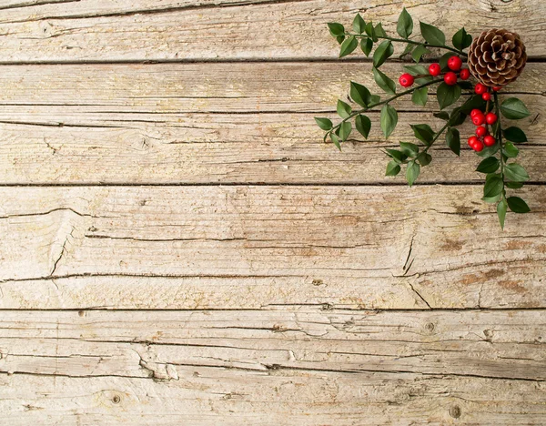 Ornamento de Natal em fundo de madeira — Fotografia de Stock