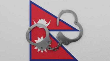 Yarı açık çelik kelepçeler ortada ve ulusal Nepal bayrağının tepesinde.