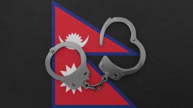Yarı açık çelik kelepçeler ortada ve ulusal Nepal bayrağının tepesinde.