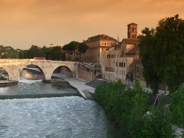 로마에서 Tiber 강 교량 — 비디오