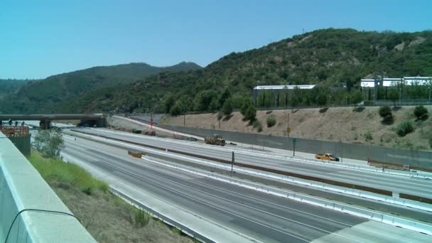 Tramo vacío de la autopista 405 en Los Ángeles — Vídeo de stock
