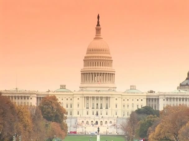 El edificio del Capitolio en Washington — Vídeo de stock