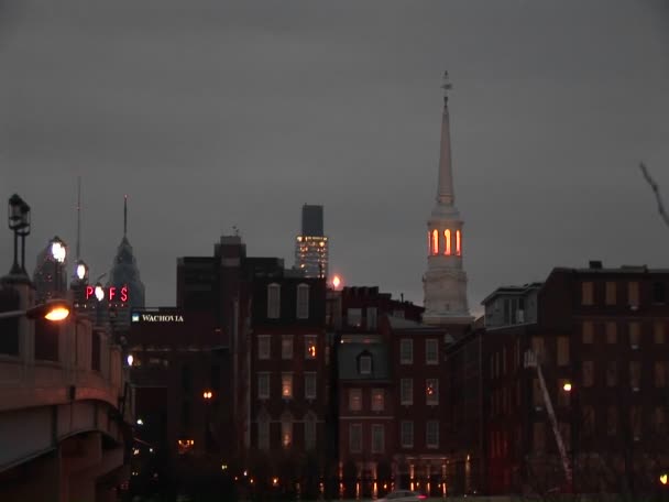 Un barrio de Filadelfia por la noche — Vídeos de Stock