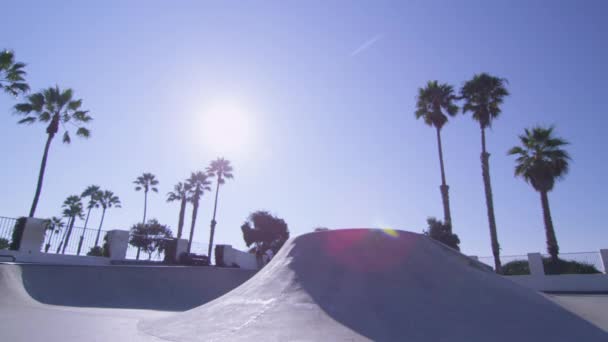 Bmx 자전거의 라이더는 skatepark에서 가방을 않습니다. — 비디오