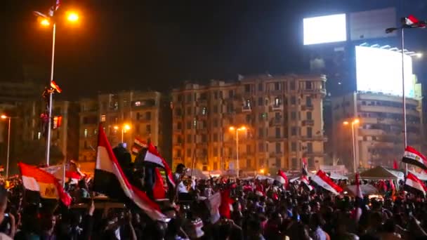 Stora nattliga rally på Tahrirtorget i Kairo — Stockvideo