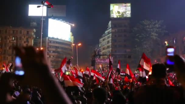 Large nighttime rally in Tahrir Square in Cairo — Stock Video